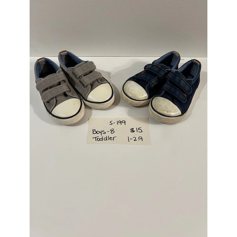 Toddler boy size 8 Tommy Hilfiger shoes (s-199)